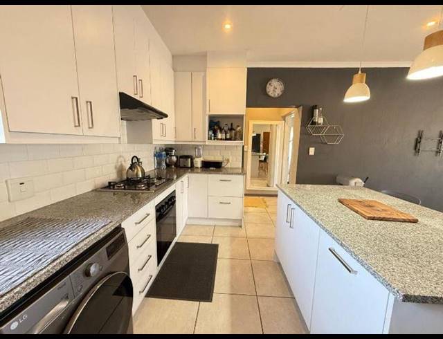 2 BEDROOM PROPERTY TO RENT IN VICTORY PARK